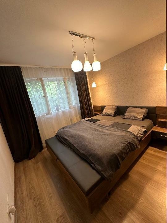 Apartament 3 camere-Drumul Taberei/Favorit-Bloc reabilitat-etaj 1/4