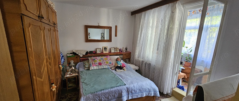 APARTAMENT 3 CAMERE - DECOMANDAT - OZANA