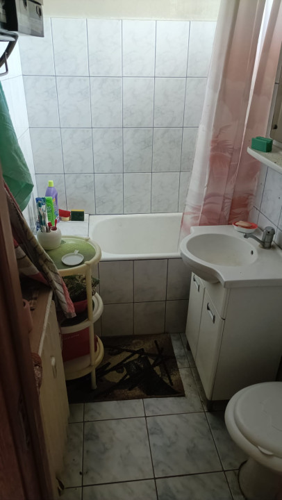 Apartament Cu 4 Camere în Salajan – Potențial Deosebit pentru Renovare!