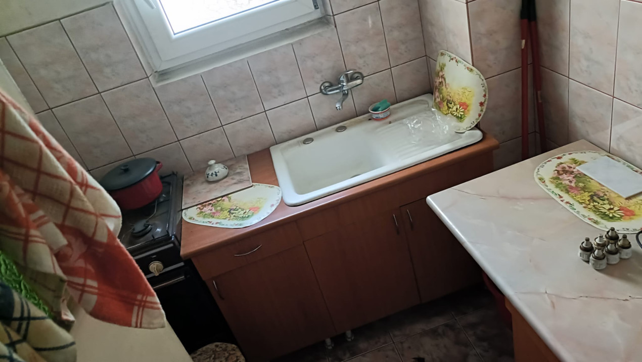 Apartament Cu 4 Camere în Salajan – Potențial Deosebit pentru Renovare!