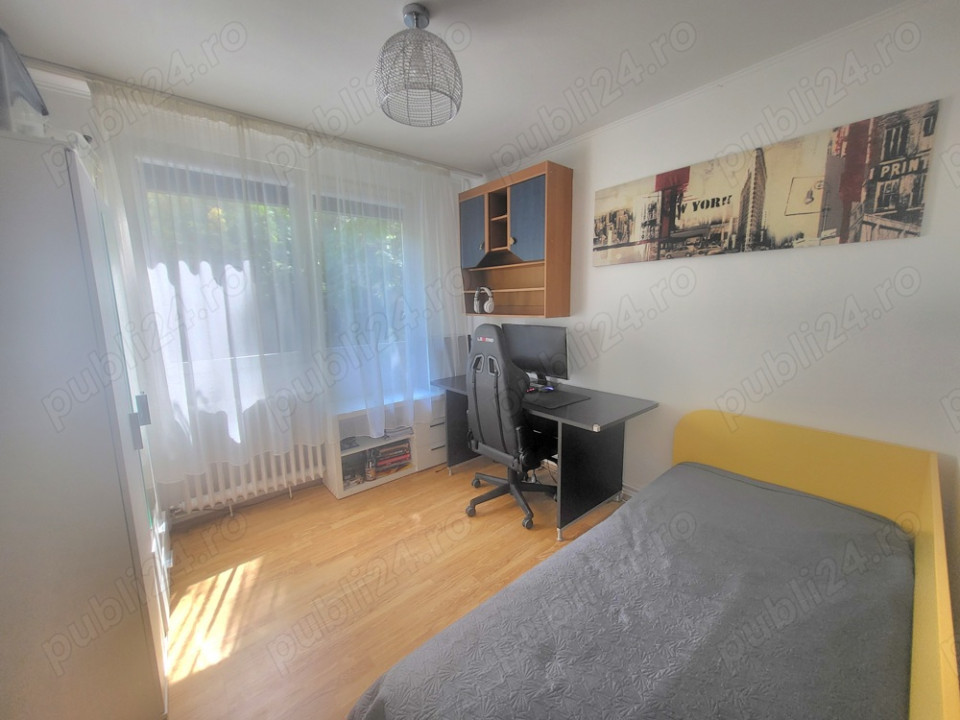 Apartament 4 camere - CENTRALA PROPRIE - zona PIATA RESITA 