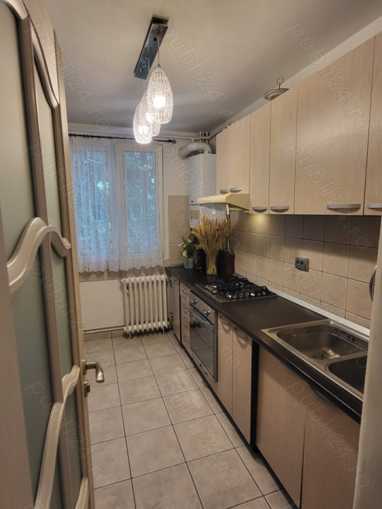 Apartament 4 camere - CENTRALA PROPRIE - zona PIATA RESITA 