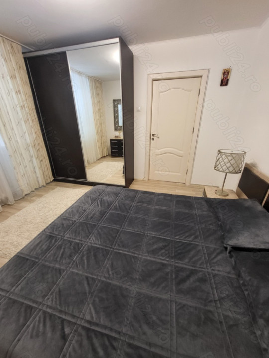 Apartament 4 camere - CENTRALA PROPRIE - zona PIATA RESITA 