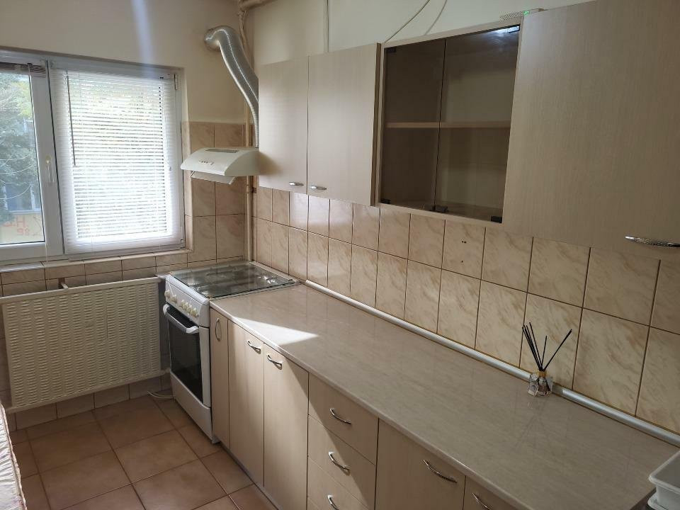 Apartament 3 camere - DECOMANDAT- Bulevardul Chișinău 