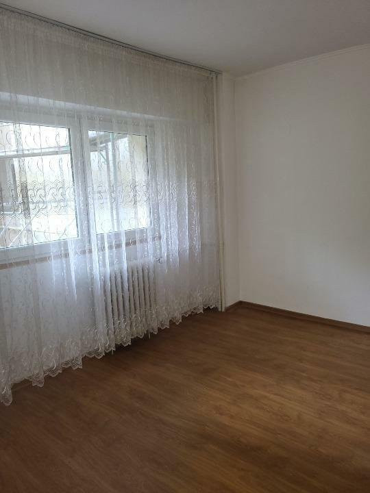 Apartament 3 camere - DECOMANDAT- Bulevardul Chișinău 