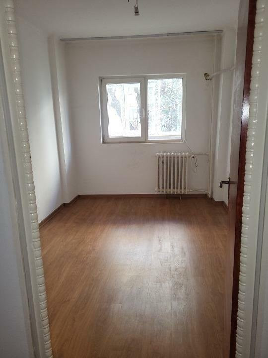 Apartament 3 camere - DECOMANDAT- Bulevardul Chișinău 