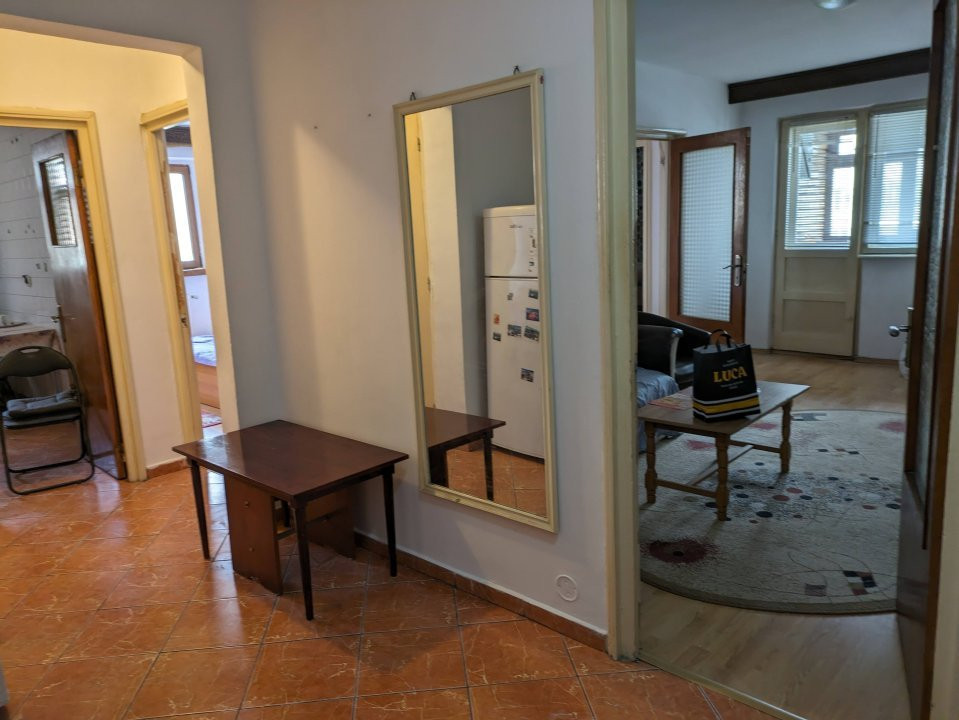 Apartament 3 camere semidecomandat - Bd Tineretului 