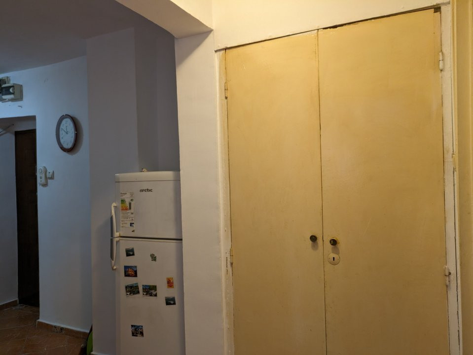 Apartament 3 camere semidecomandat - Bd Tineretului 