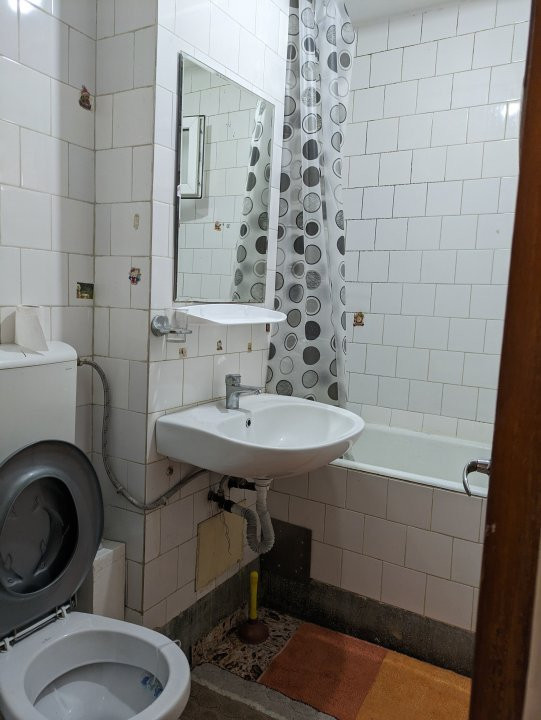 Apartament 3 camere semidecomandat - Bd Tineretului 