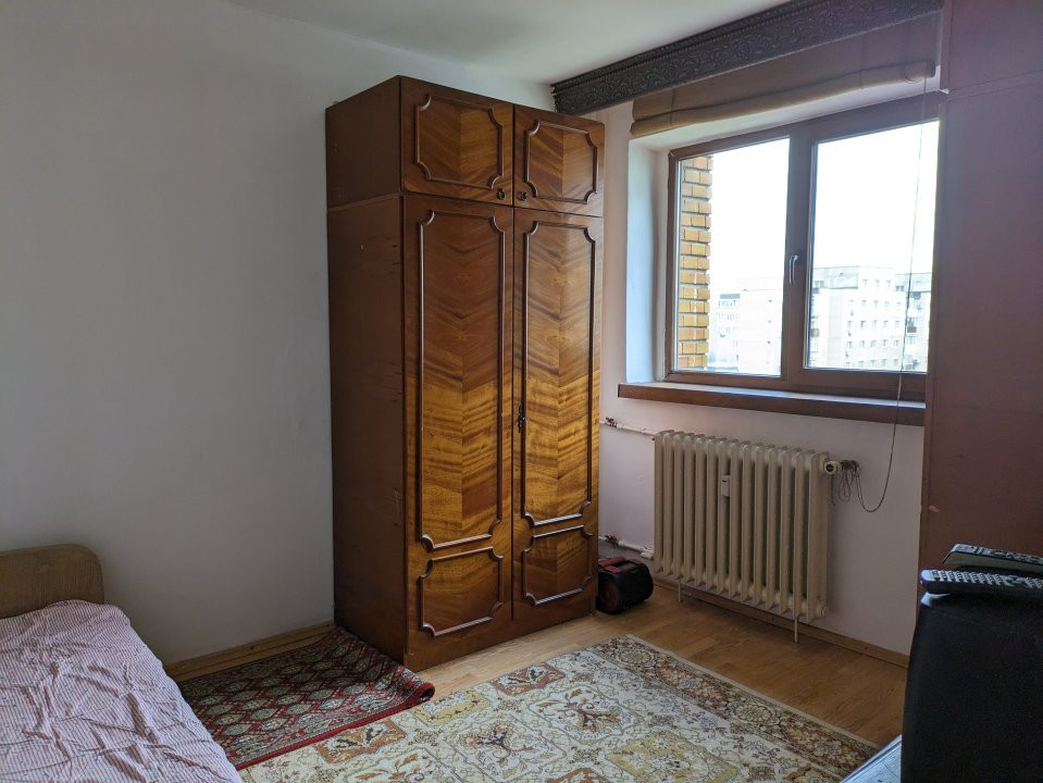 Apartament 3 camere semidecomandat - Bd Tineretului 