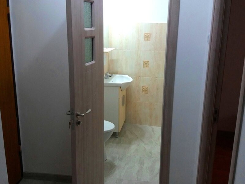 Apartament 3 camere semidecomandat- Bulevardul Chisinau 