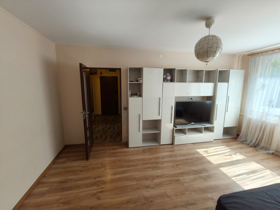 Apartament 3 camere-semidecomandat-zona Drumul Taberei - Favorit