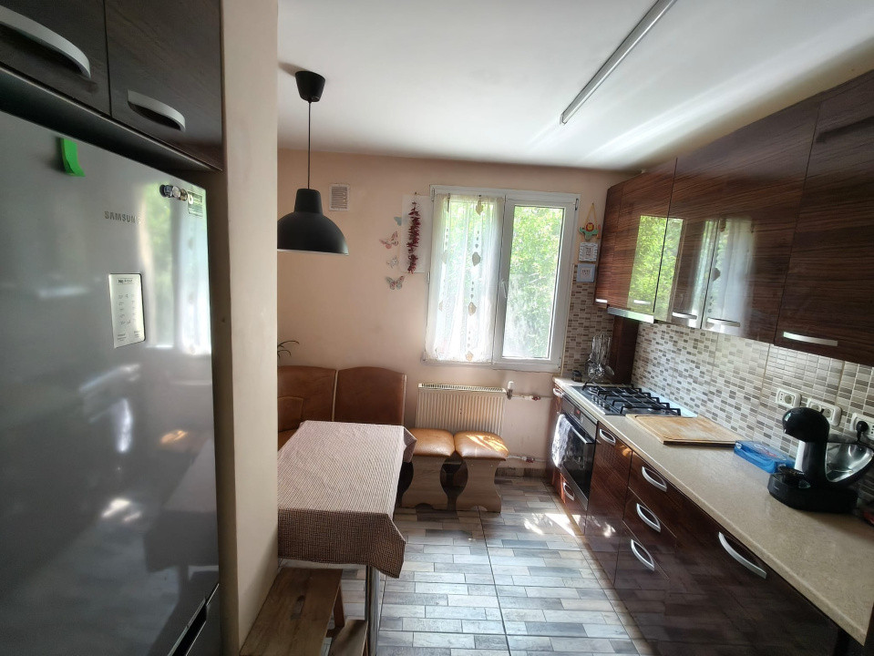Apartament 3 camere-semidecomandat-zona Drumul Taberei - Favorit
