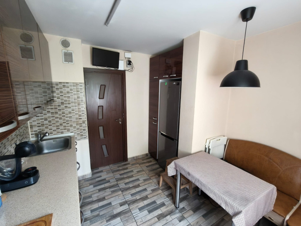 Apartament 3 camere-semidecomandat-zona Drumul Taberei - Favorit