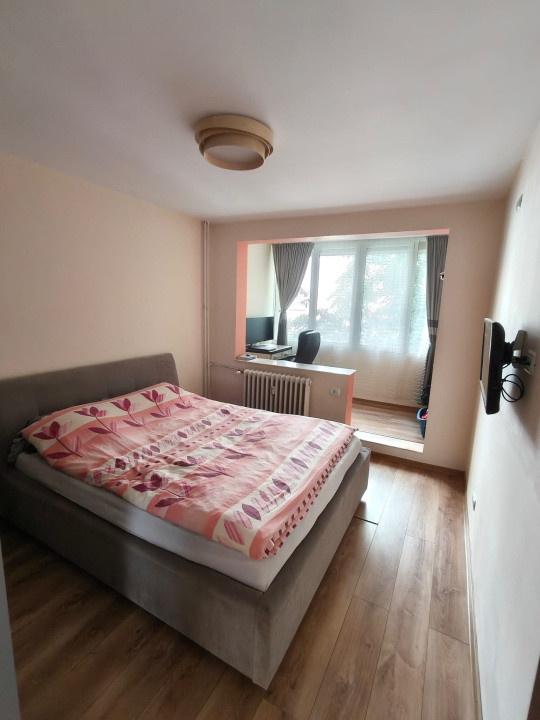 Apartament 3 camere-semidecomandat-zona Drumul Taberei - Favorit