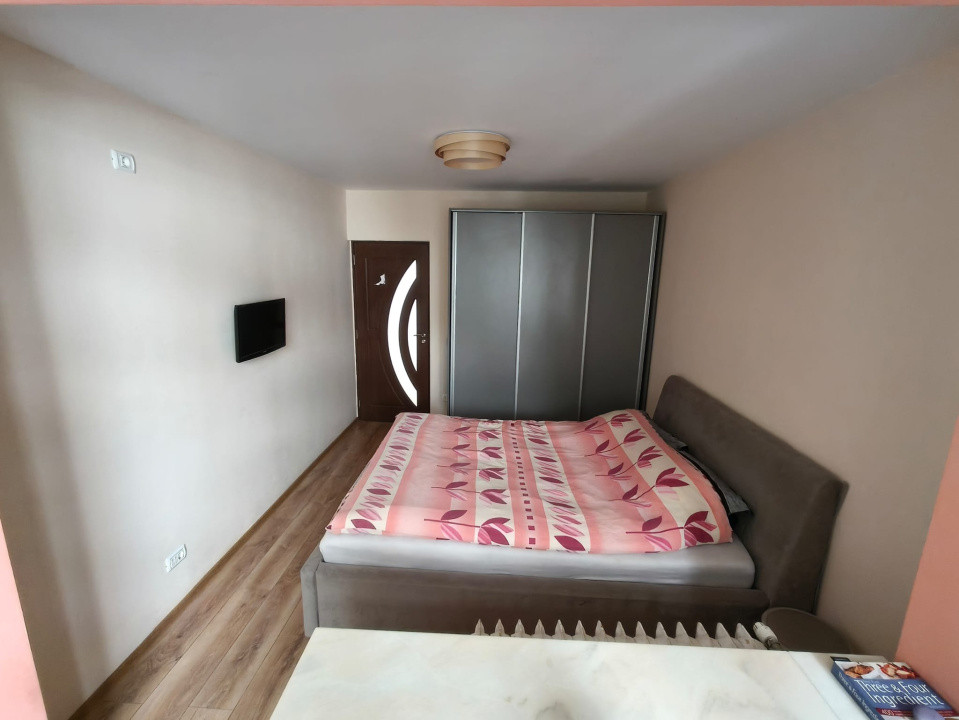 Apartament 3 camere-semidecomandat-zona Drumul Taberei - Favorit
