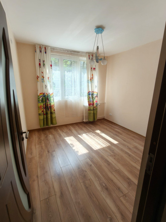 Apartament 3 camere-semidecomandat-zona Drumul Taberei - Favorit