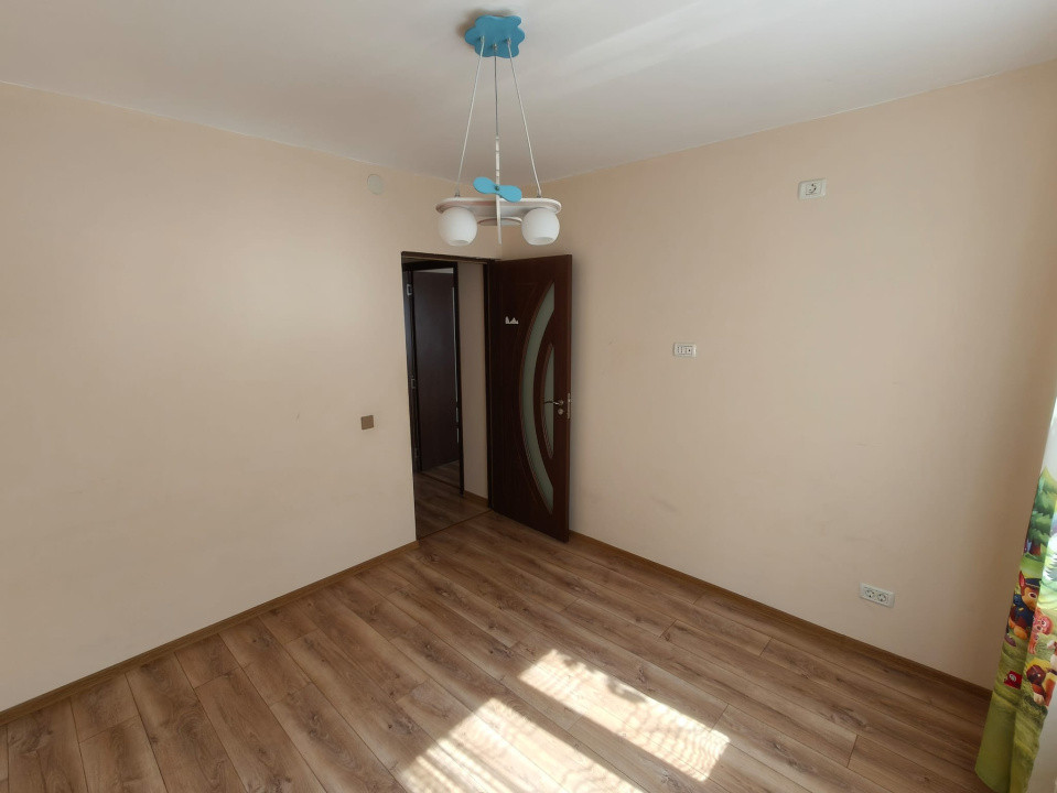 Apartament 3 camere-semidecomandat-zona Drumul Taberei - Favorit