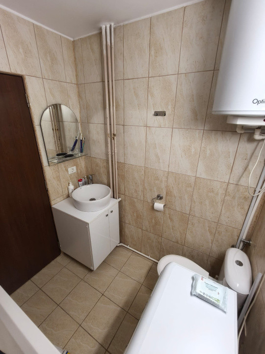 Apartament 3 camere-semidecomandat-zona Drumul Taberei - Favorit