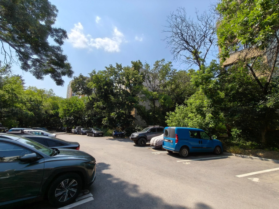 Apartament 3 camere-semidecomandat-zona Drumul Taberei - Favorit