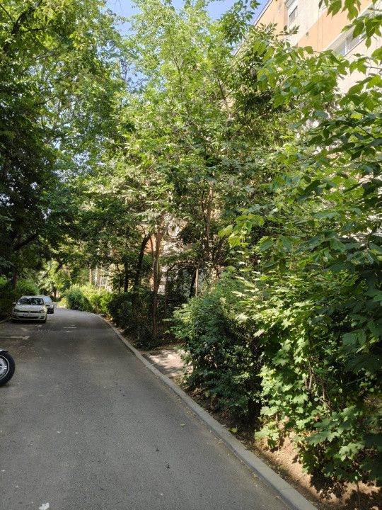 Apartament 3 camere-semidecomandat-zona Drumul Taberei - Favorit