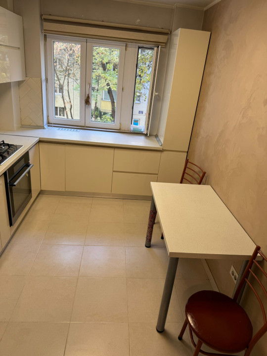 Apartament 3 camere-decomandat-et2- Lucian Blaga 