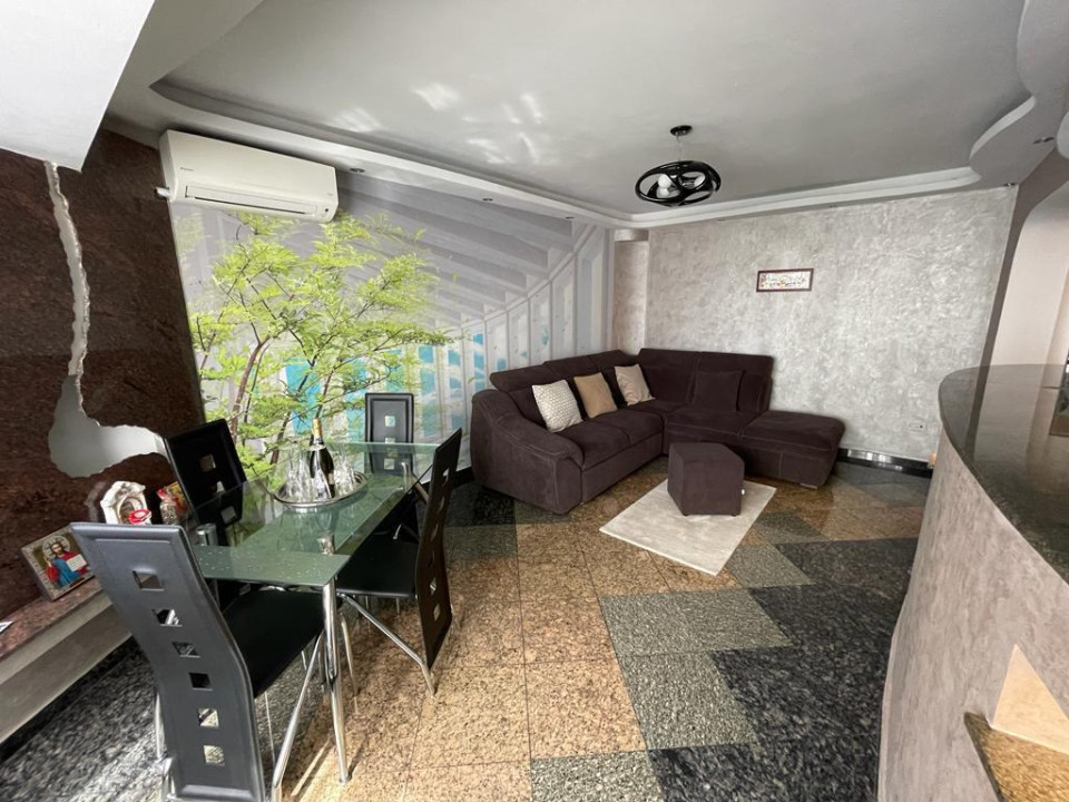 Apartament 2 camere -Vedere stradala Decebal - Piata Alba Iulia 