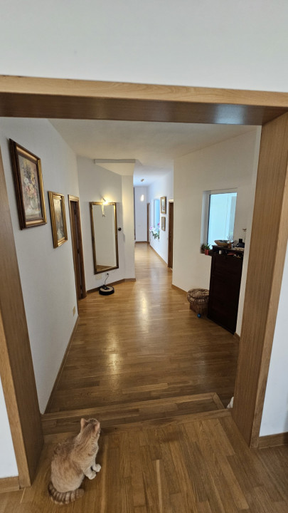 Apartament 5 camere+Terasa 120 mp+garaj -zona - Primaria Sector 1 -Banu Manta