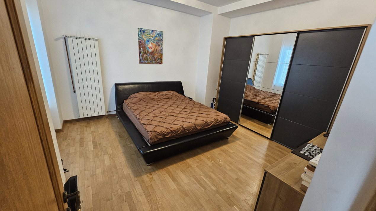 Apartament 5 camere+Terasa 120 mp+garaj -zona - Primaria Sector 1 -Banu Manta