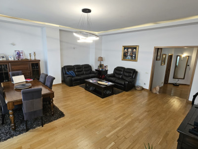 Apartament 5 camere+Terasa 120 mp+garaj -zona - Primaria Sector 1 -Banu Manta