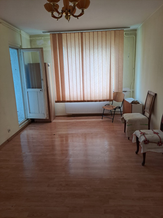 APARTAMENT 3 CAMERE-RAHOVA-STRADA GLICINELOR-DECOMANDAT-2 BAI