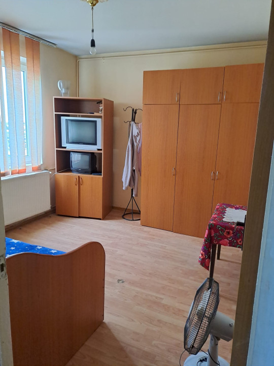 APARTAMENT 3 CAMERE-RAHOVA-STRADA GLICINELOR-DECOMANDAT-2 BAI