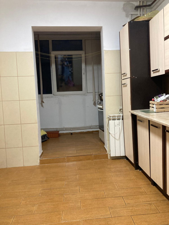 Apartament 3 camere Semidecomandat Crangasi