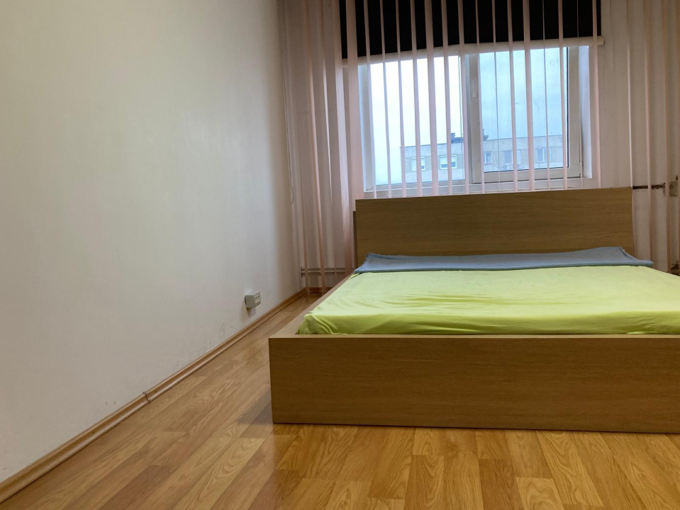 Apartament 3 camere Semidecomandat Crangasi