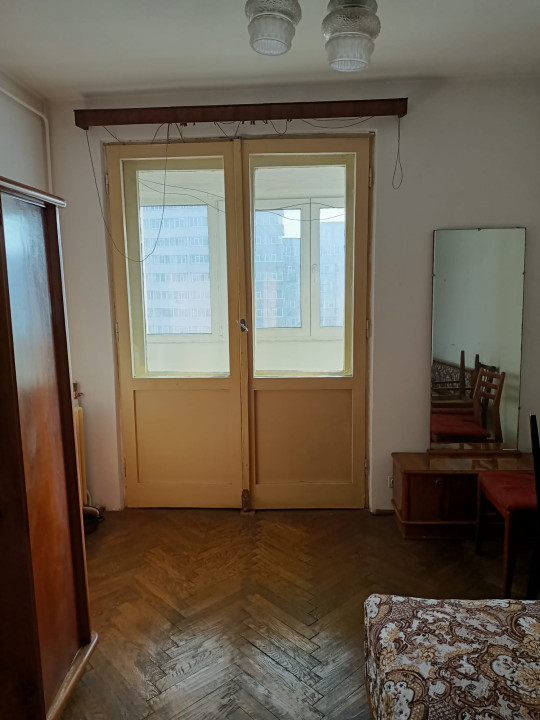 Apartament semidecomandat  3 camere Lujerului