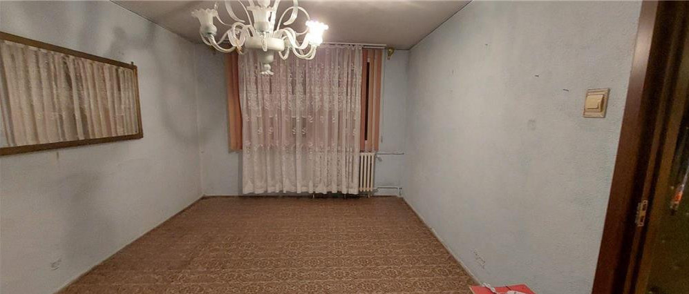 Apartament cu 3 camere în Ozana – Spațiu Generos, Ideal pentru Renovare!