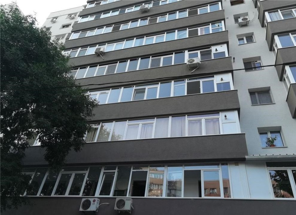 Apartament 3 camere - DECOMANDAT - CENTRALA PROPRIE  - ZONA GORJULUI