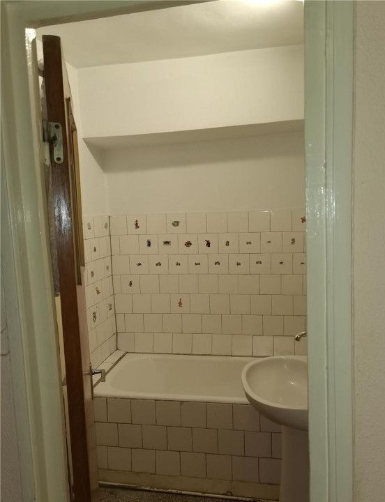 Apartament 3 camere - DECOMANDAT - CENTRALA PROPRIE  - ZONA GORJULUI