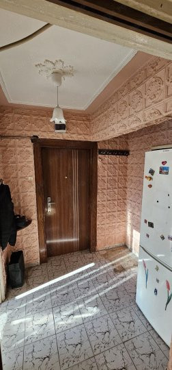 Apartament -2 camere -semidecomandat-Zona Baba Novac