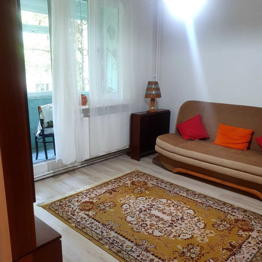 Apartament -4 camere -decomandat-Zona Titan
