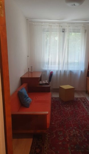 Apartament -4 camere -decomandat-Zona Titan