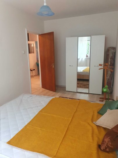 Apartament -4 camere -decomandat-Zona Titan