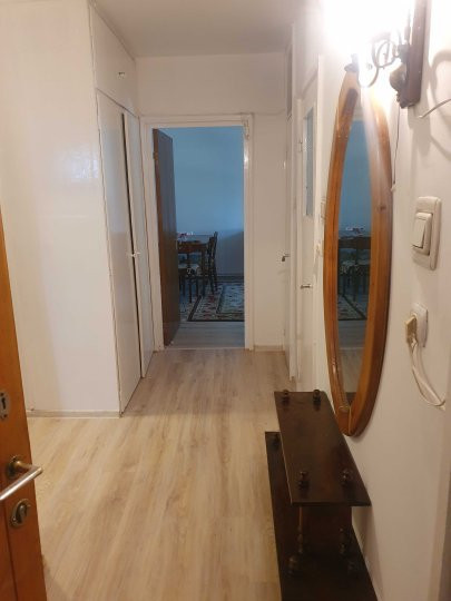 Apartament -4 camere -decomandat-Zona Titan