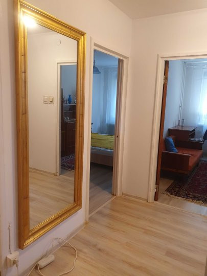 Apartament -4 camere -decomandat-Zona Titan