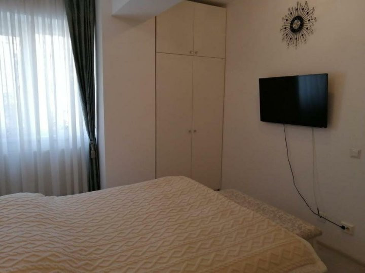 APARTAMENT 3 CAMERE 13 SEPTEMBRIE-RAZOARE