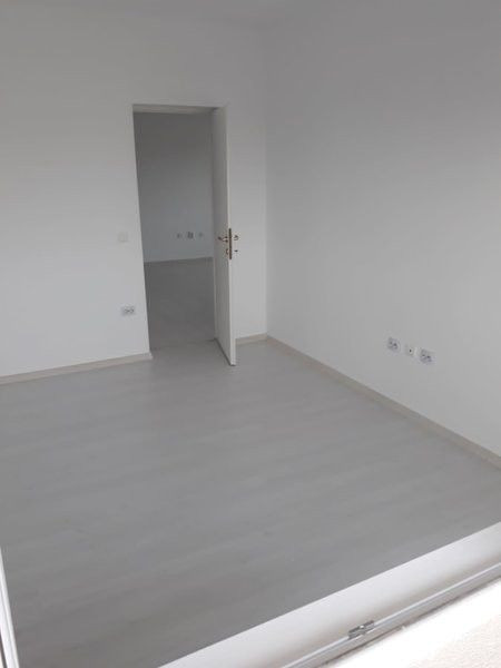 Bloc complet: 4 apartamente. - 12 camere - Aparatorii Patriei