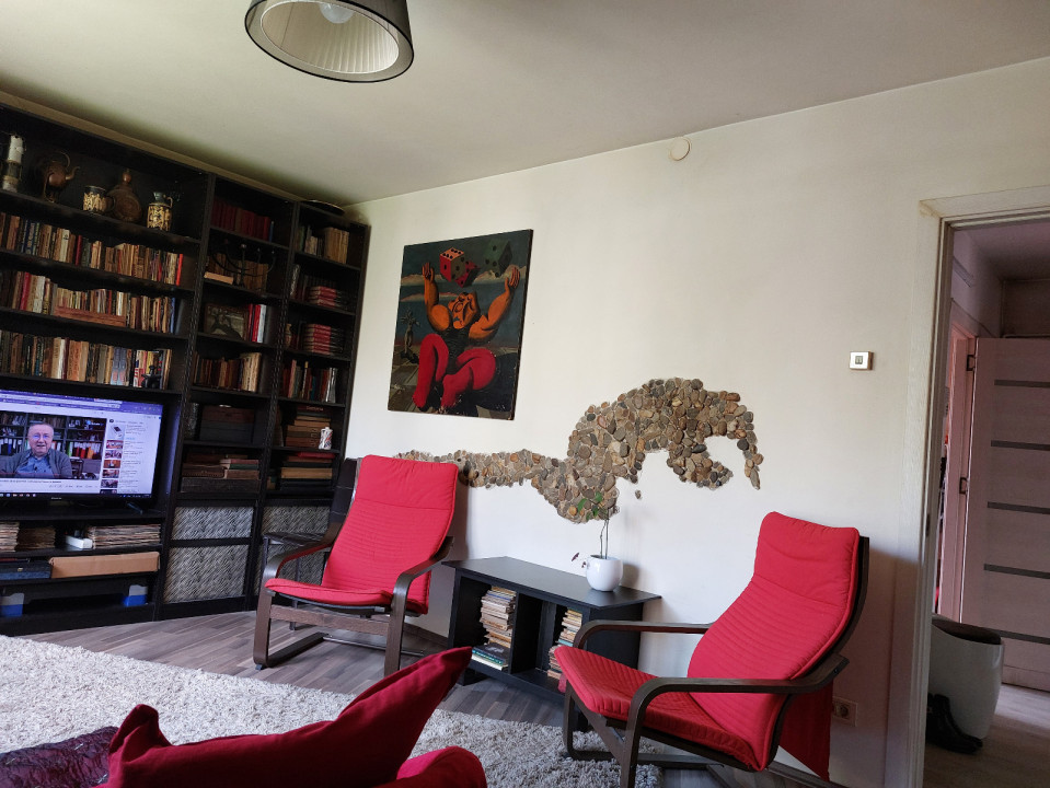 Apartament -4 camere -decomandat-Zona Rahova.