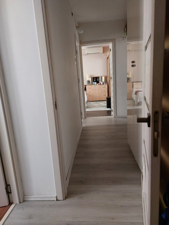 Apartament -4 camere -decomandat-Zona Rahova.