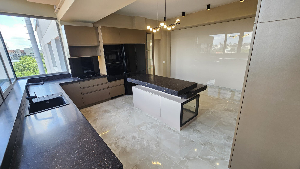 Apartament 5 camere- decomandat- zona Calea Plevnei 