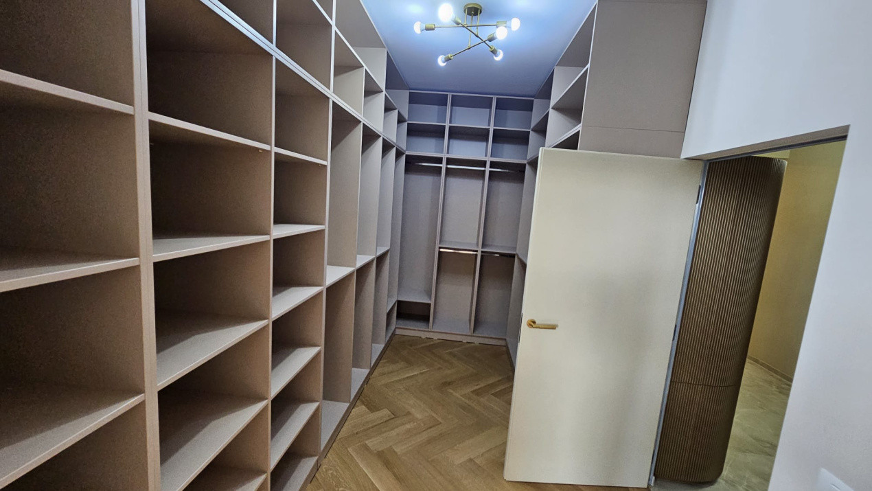 Apartament 5 camere- decomandat- zona Calea Plevnei 
